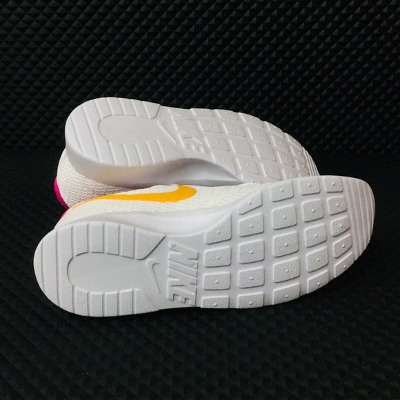 Nike Tanjun Air Zoom Women's Sneaker - Picture 7 of 8